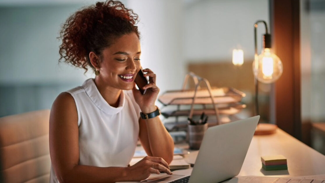 Descubra as melhores plataformas para conquistar oportunidades internacionais, aprimore suas habilidades e aprenda a receber em dólar direto do conforto da sua casa.